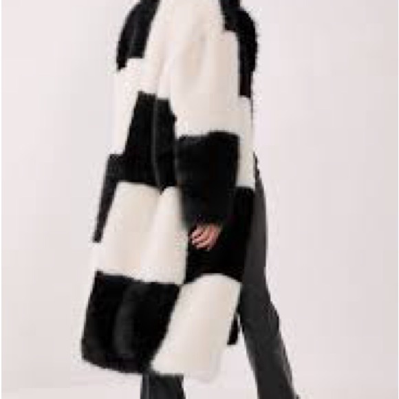 Stylish Black and White Women's Coat - Picture 3 of 6
